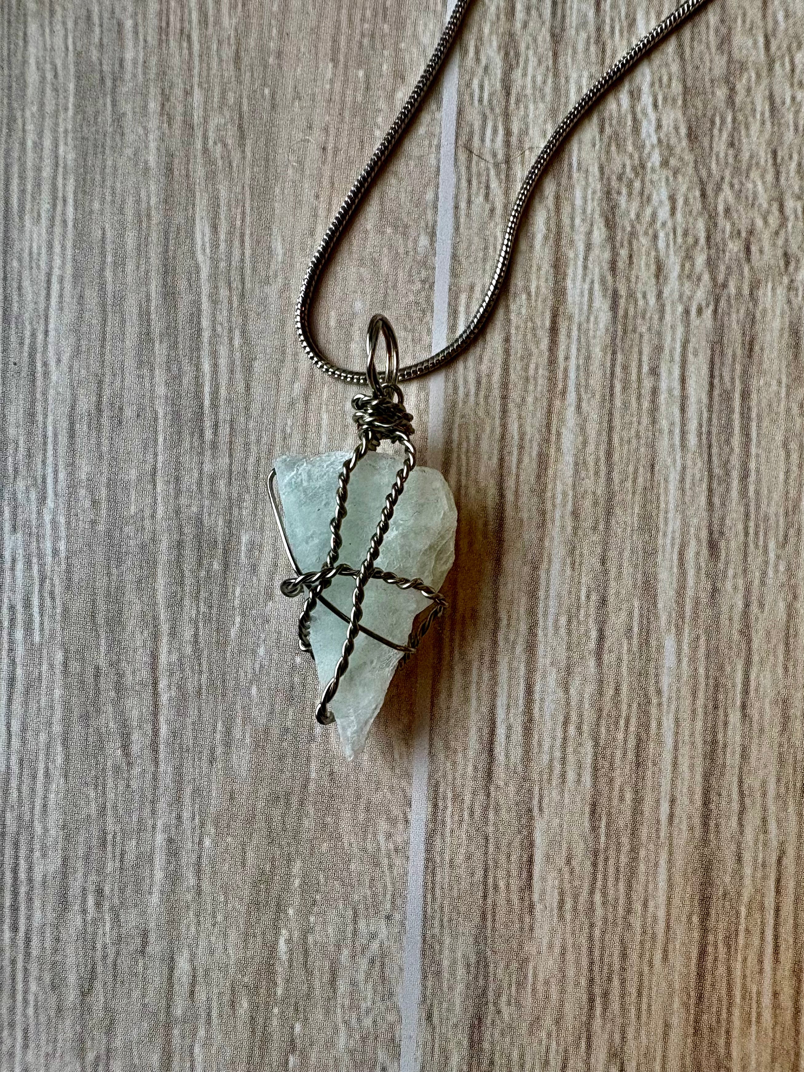 Collar de piedra lunar