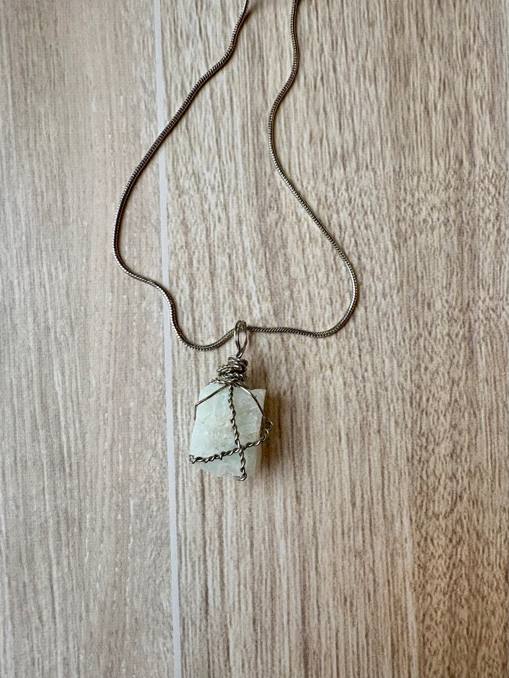 Collar de piedra lunar