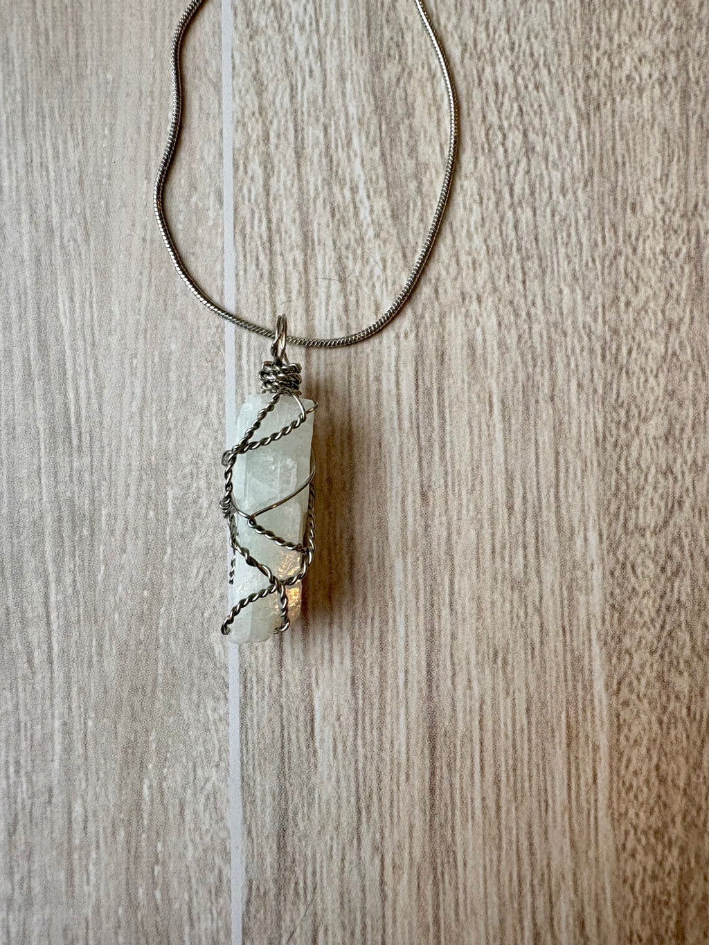 Collar de piedra lunar