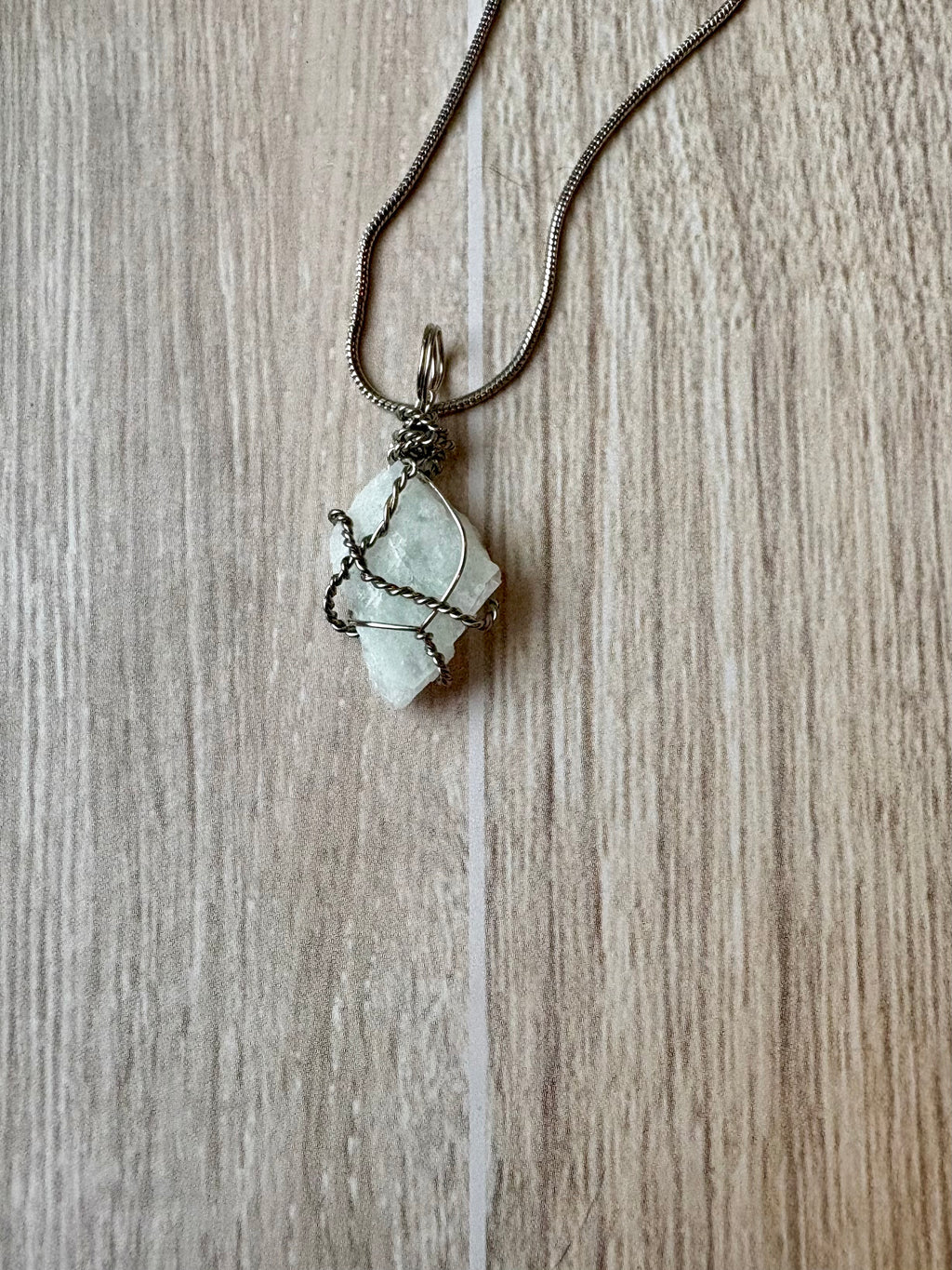Collar de piedra lunar