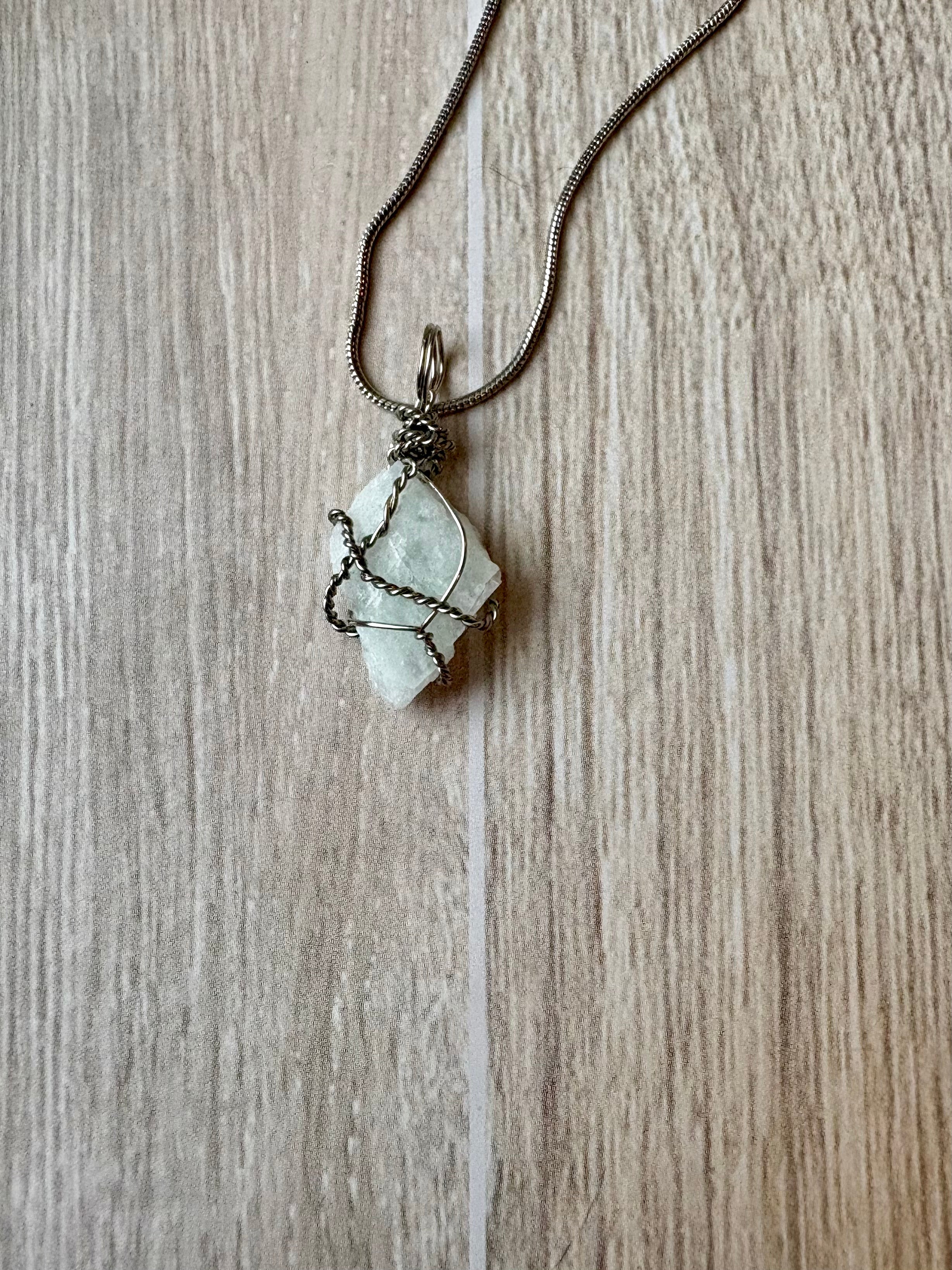 Collar de piedra lunar