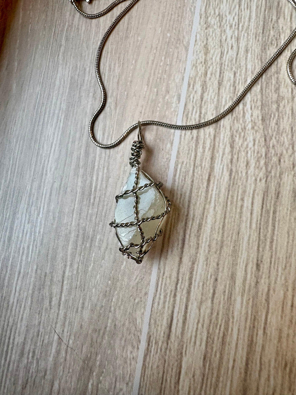 Collar de piedra lunar